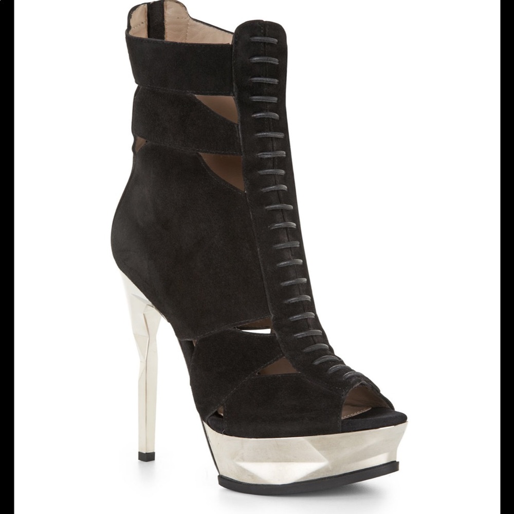 💯% authentic 💯%brand new Herve ledger open boots